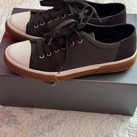 Prada Black and White Sneakers Classic Design - Picture 15 of 17